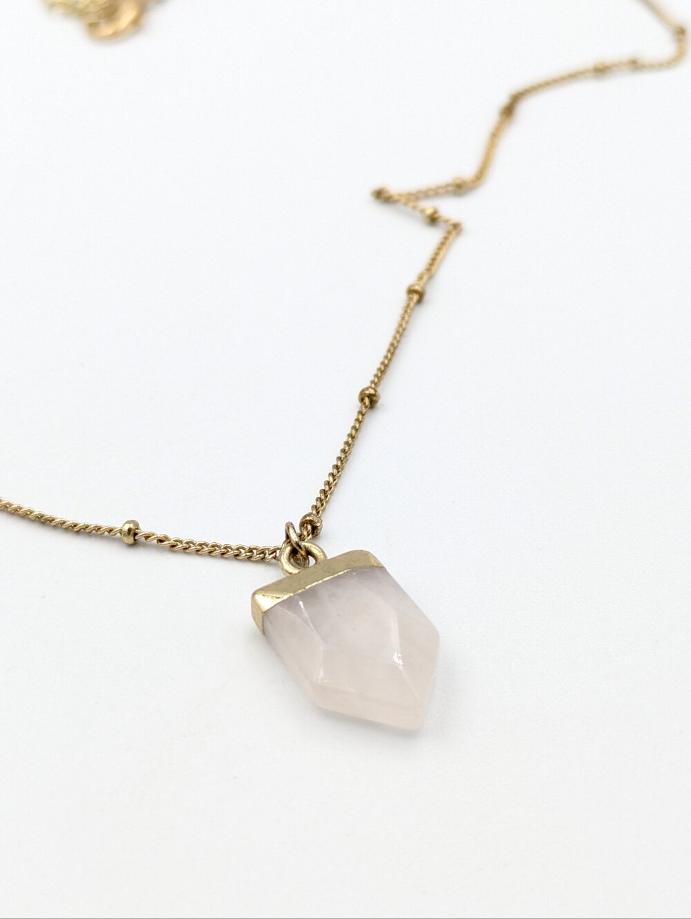 5/25$ Faux rose quartz gold tone chain necklace